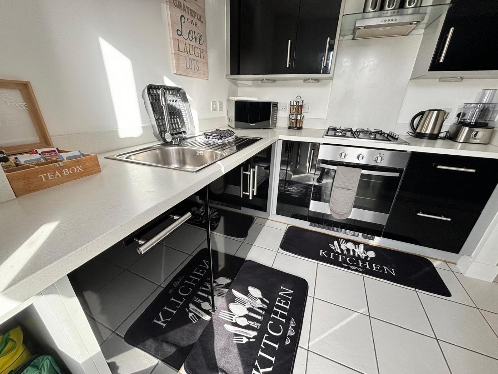 Luxury 2 Bedroom Northampton Townhouse With Balcony Exterior foto